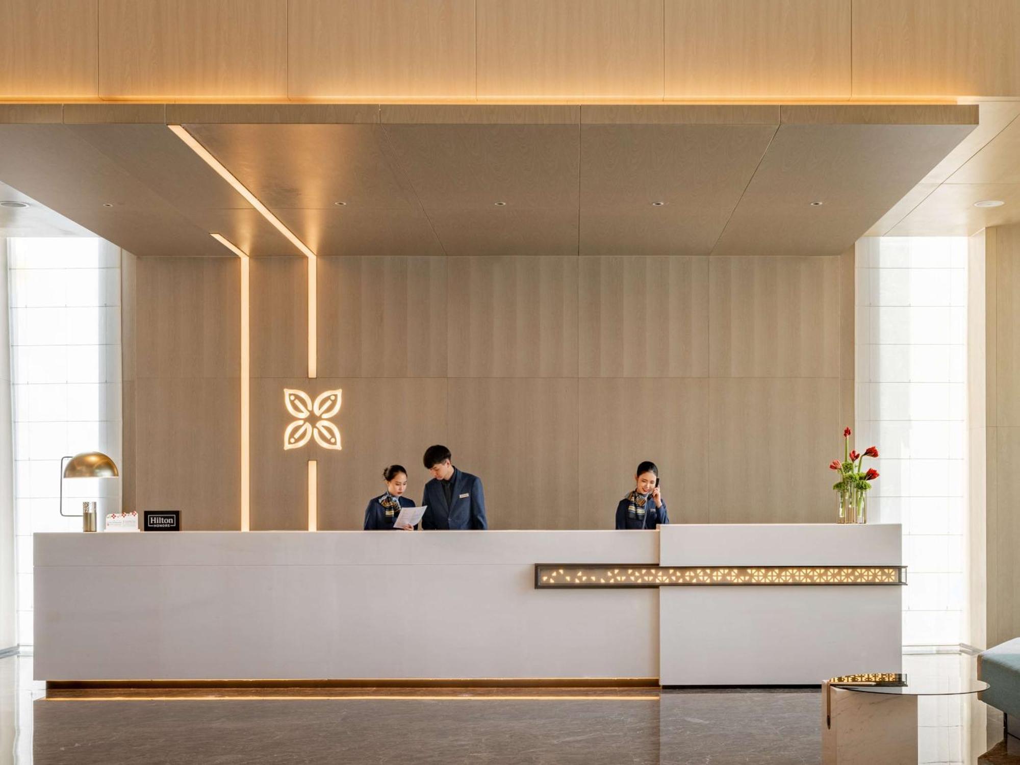 Hilton Garden Inn Shenzhen World Exhibition & Convention Center ภายนอก รูปภาพ