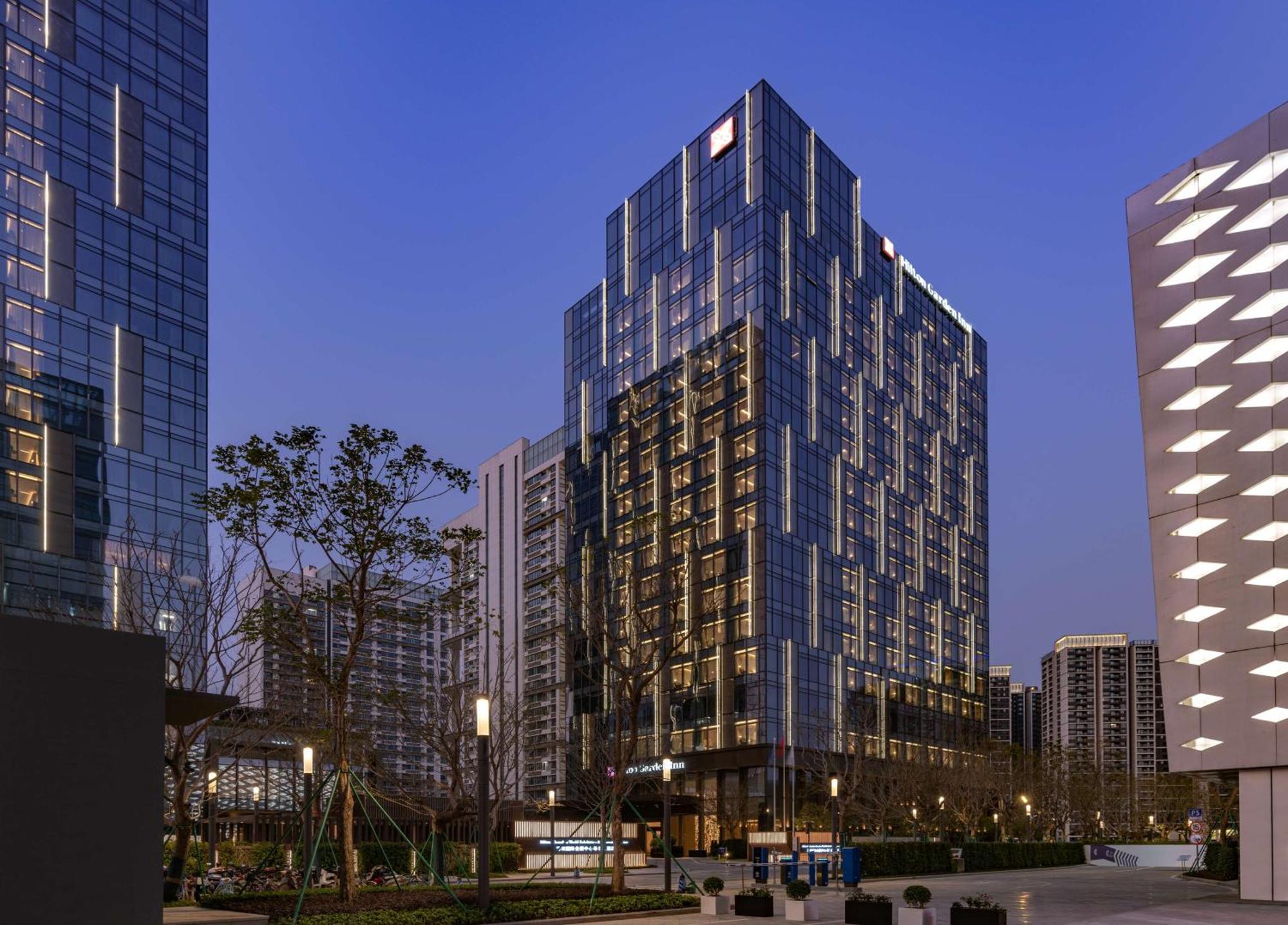 Hilton Garden Inn Shenzhen World Exhibition & Convention Center ภายนอก รูปภาพ